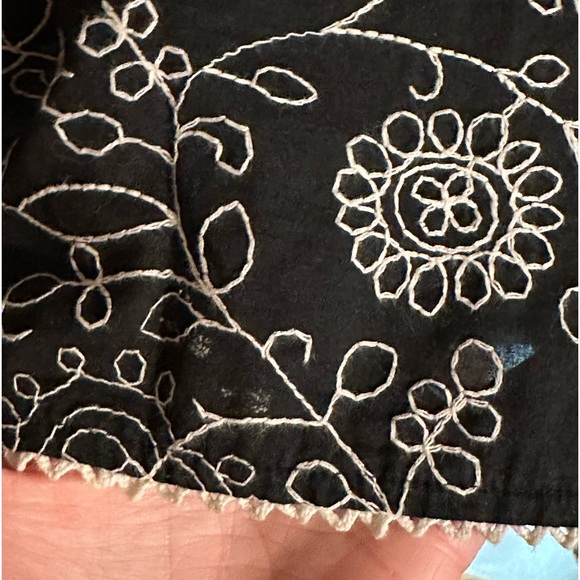 Van Heusen Black Cream Embroidered A line Skirt Side Invisible Zipper Size 6 - Picture 2 of 7